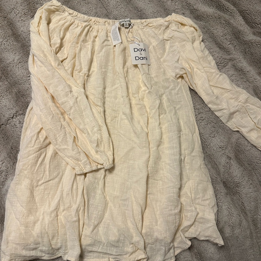 DAVI & DANI Cream Off-Shoulder Blouse